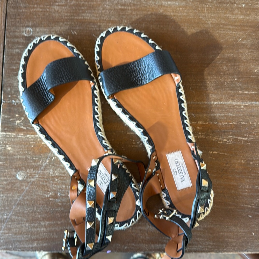 Valentino Garavani Black and Tan Espadrilles - like new 39/ 8.5!